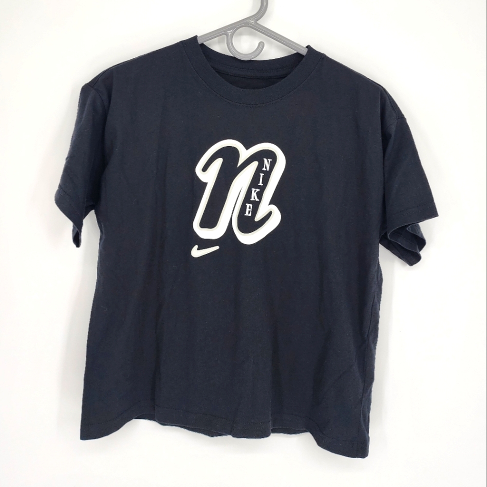 Nike Sportswear NWT Kids T-Shirt Large - Picture 2 of 8